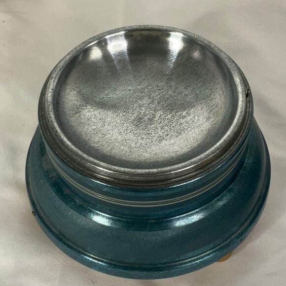 VTG IOB SWISS MUSICAL BLUE ROUND POWDER BOX PLAYS SCHUBERTS SERENADE AVA MARIA - Picture 7 of 11